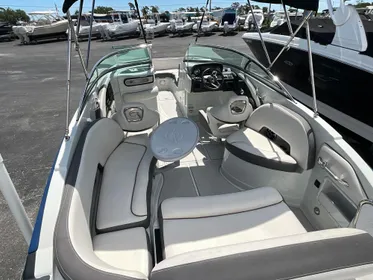 2019-CROWNLINE-E255-XS