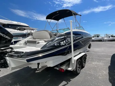 2019-CROWNLINE-E255-XS