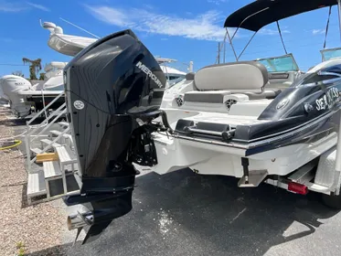 2019-CROWNLINE-E255-XS