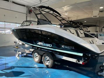 2023 Yamaha Boats AR250