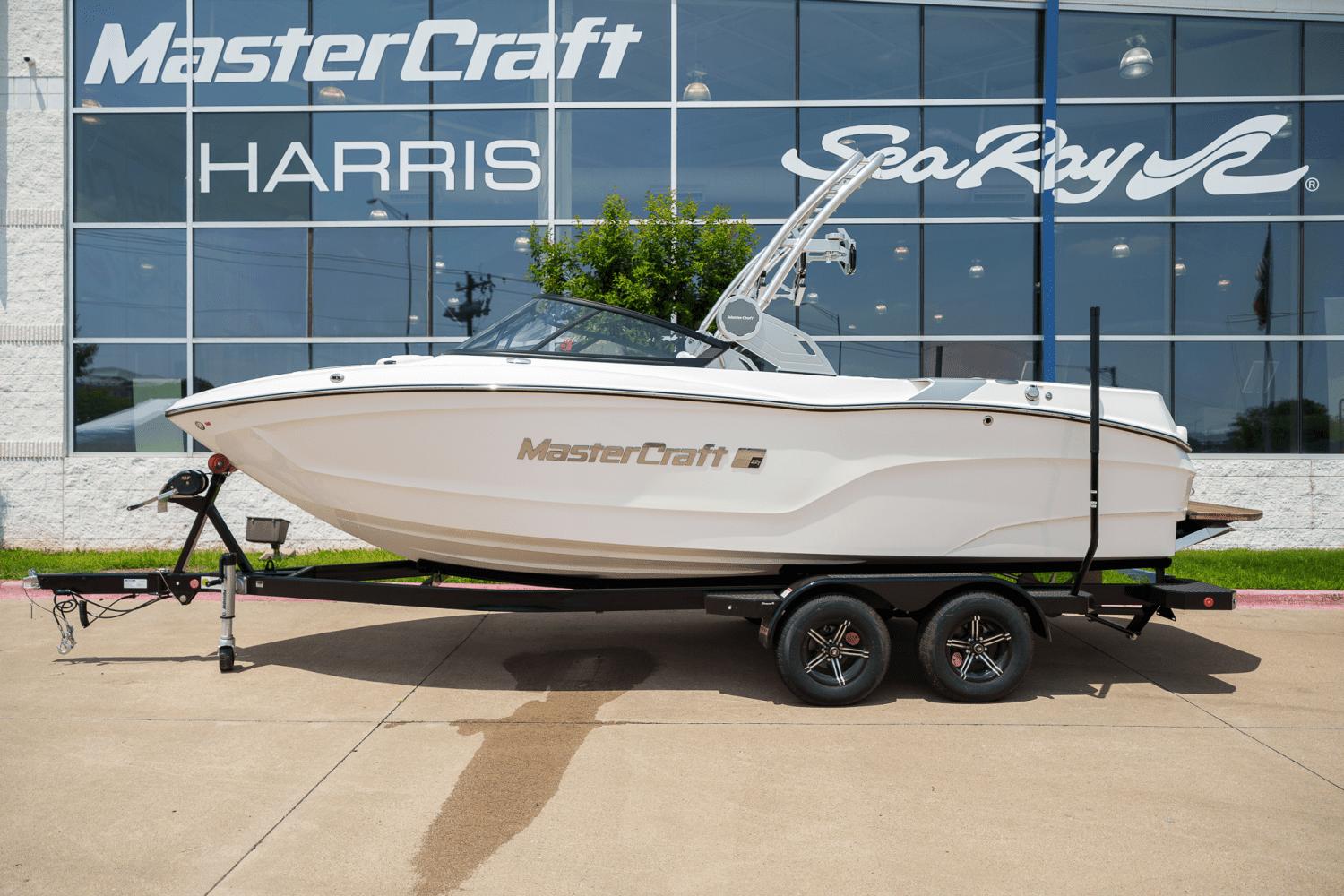 2023 MasterCraft XT22 T