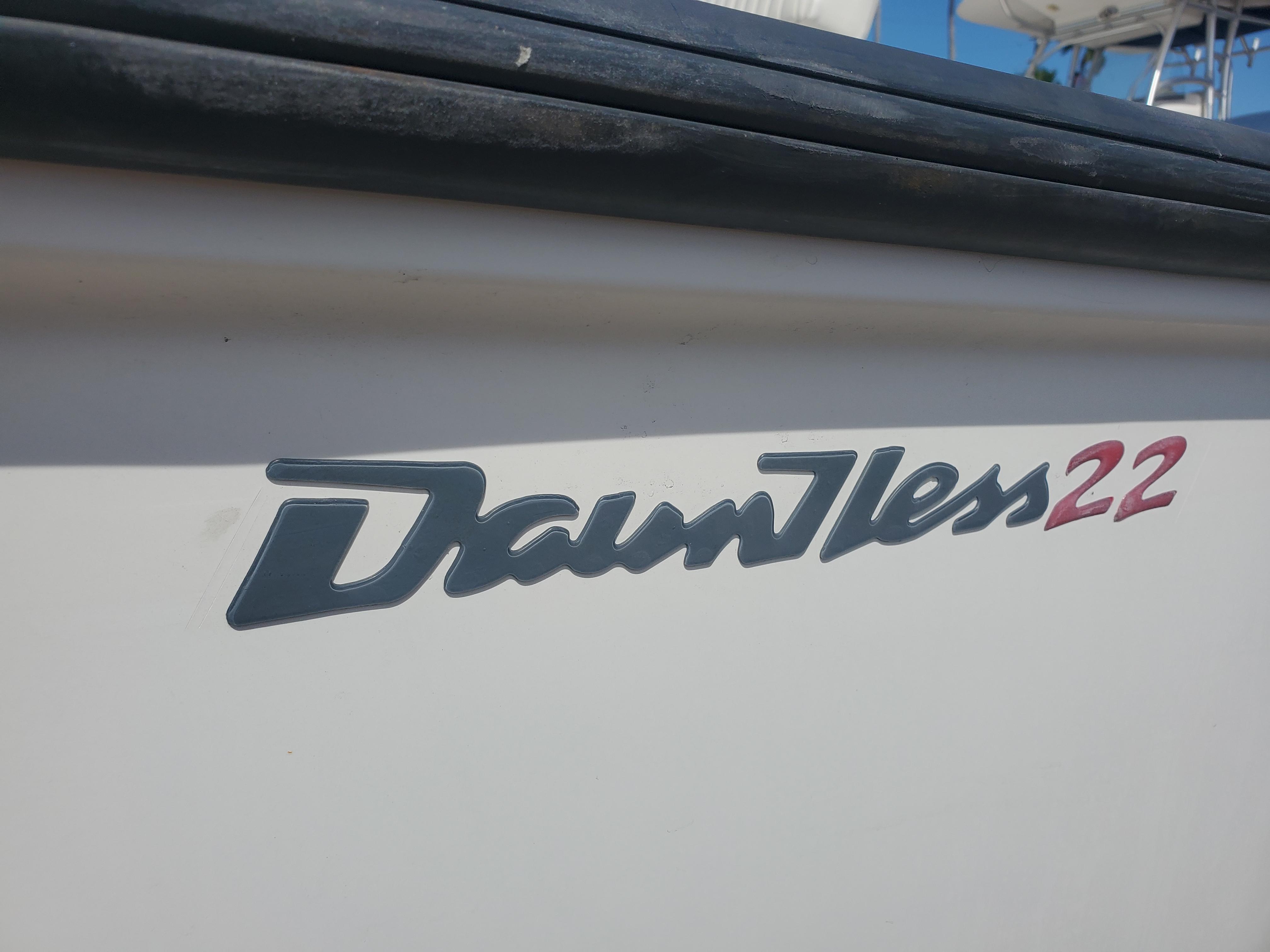 2001 Boston Whaler 220 Dauntless