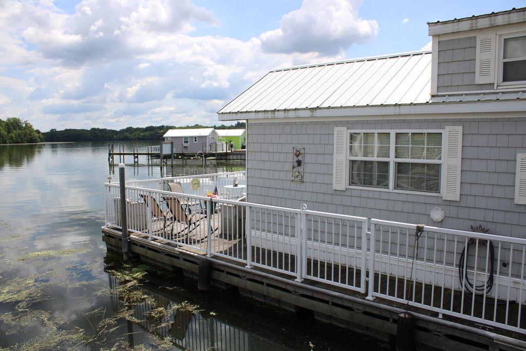 2007 Harbor Cottage Floating Home