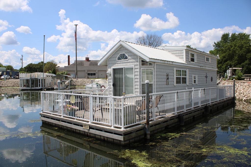 2007 Harbor Cottage Floating Home