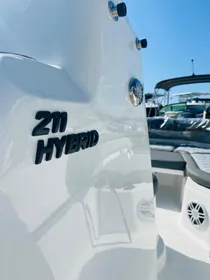 2024 NauticStar 211 Hybrid