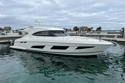 2018 Riviera 4800 Sport Yacht