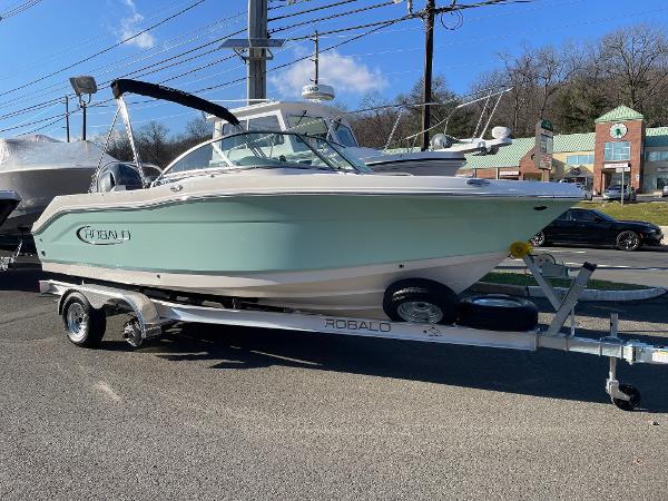 New Robalo R Dual Console Green Brook Boat Trader