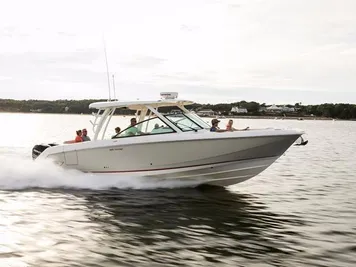 2017 Boston Whaler 320 Vantage