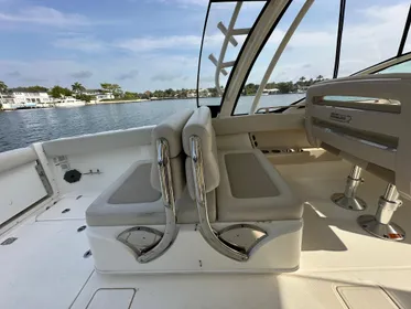 2019 Boston Whaler 320 Vantage