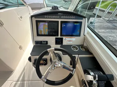 2019 Boston Whaler 320 Vantage