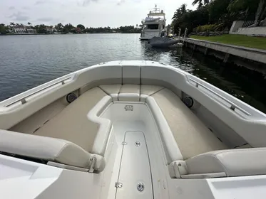 2019 Boston Whaler 320 Vantage