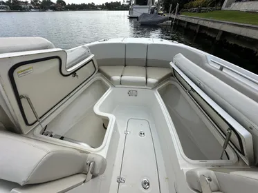 2019 Boston Whaler 320 Vantage