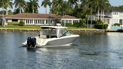 2019 Boston Whaler 320 Vantage