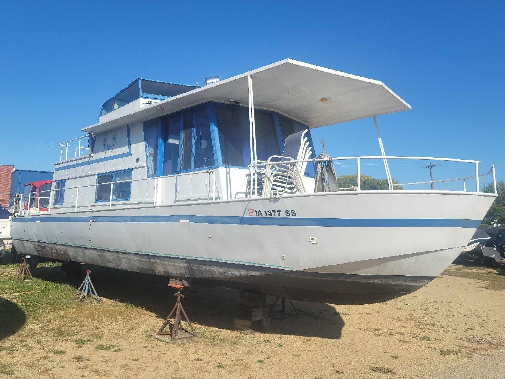 1969 River Queen Houseboat