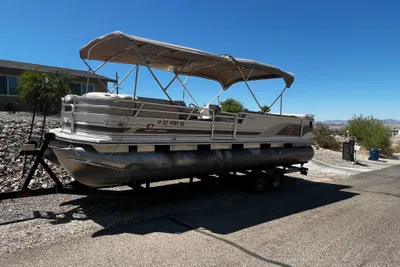 2002 Sun Tracker PARTY BARGE 27 Regency Edition