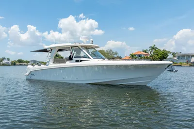 2021 Boston Whaler 350 Realm