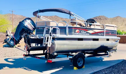 2018 Sun Tracker 18 DXL Party Barge