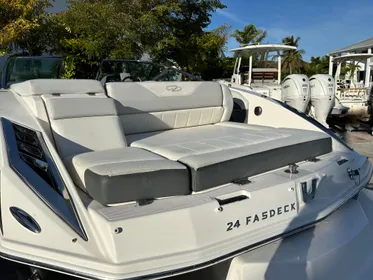 2012 Regal 24 Fasdeck