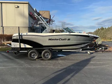 2018 MasterCraft XT21