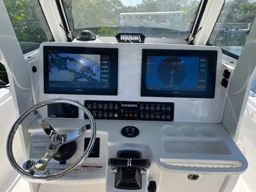 2016 Everglades 295 Center Console