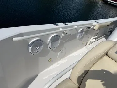 2016 Everglades 295 Center Console