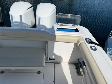 2016 Everglades 295 Center Console