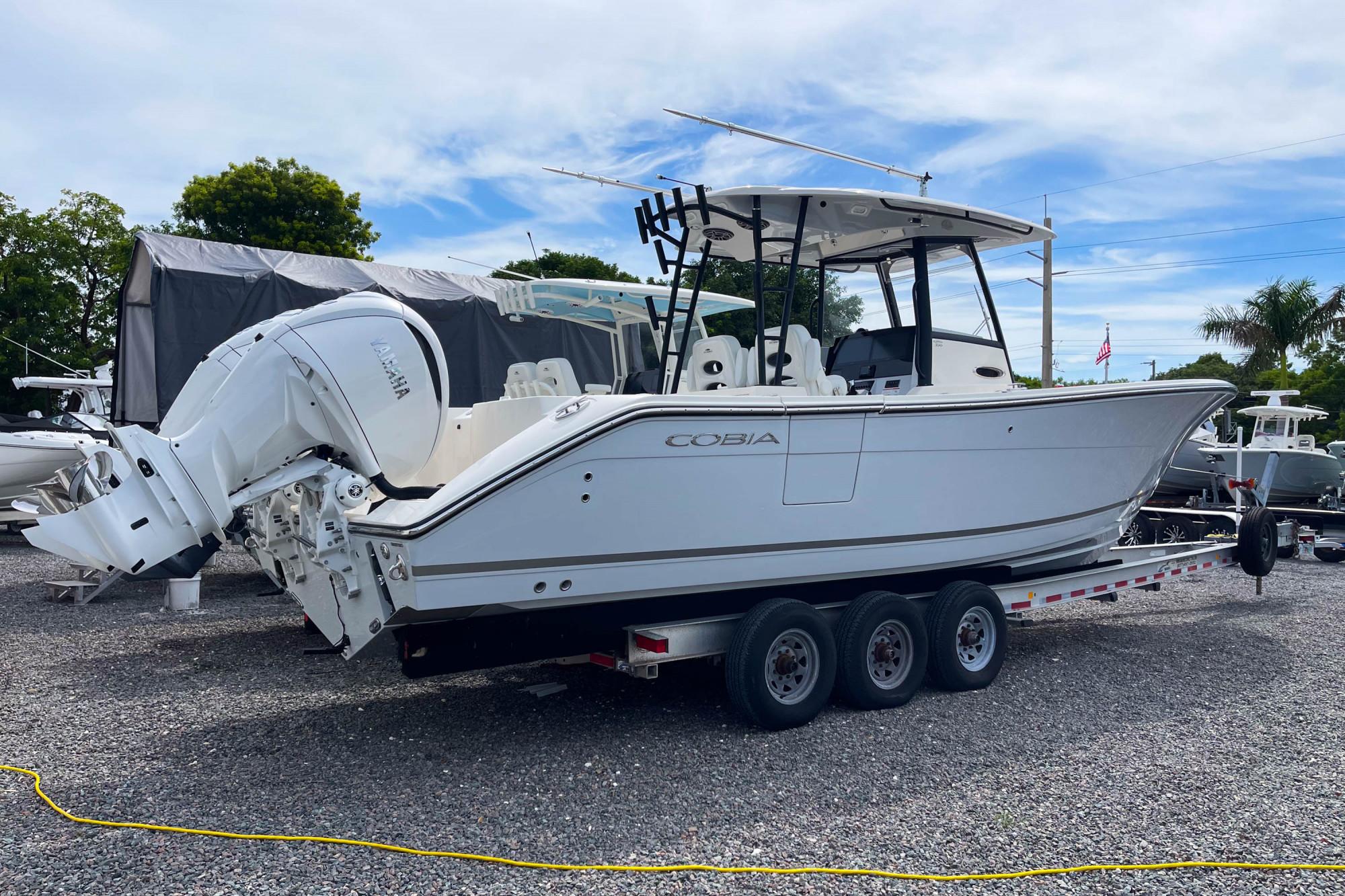 New 2023 Cobia 320 Cc, 33166 Miami - Boat Trader