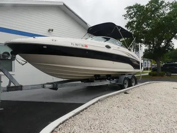 2004 Sea Ray 240 Sundeck