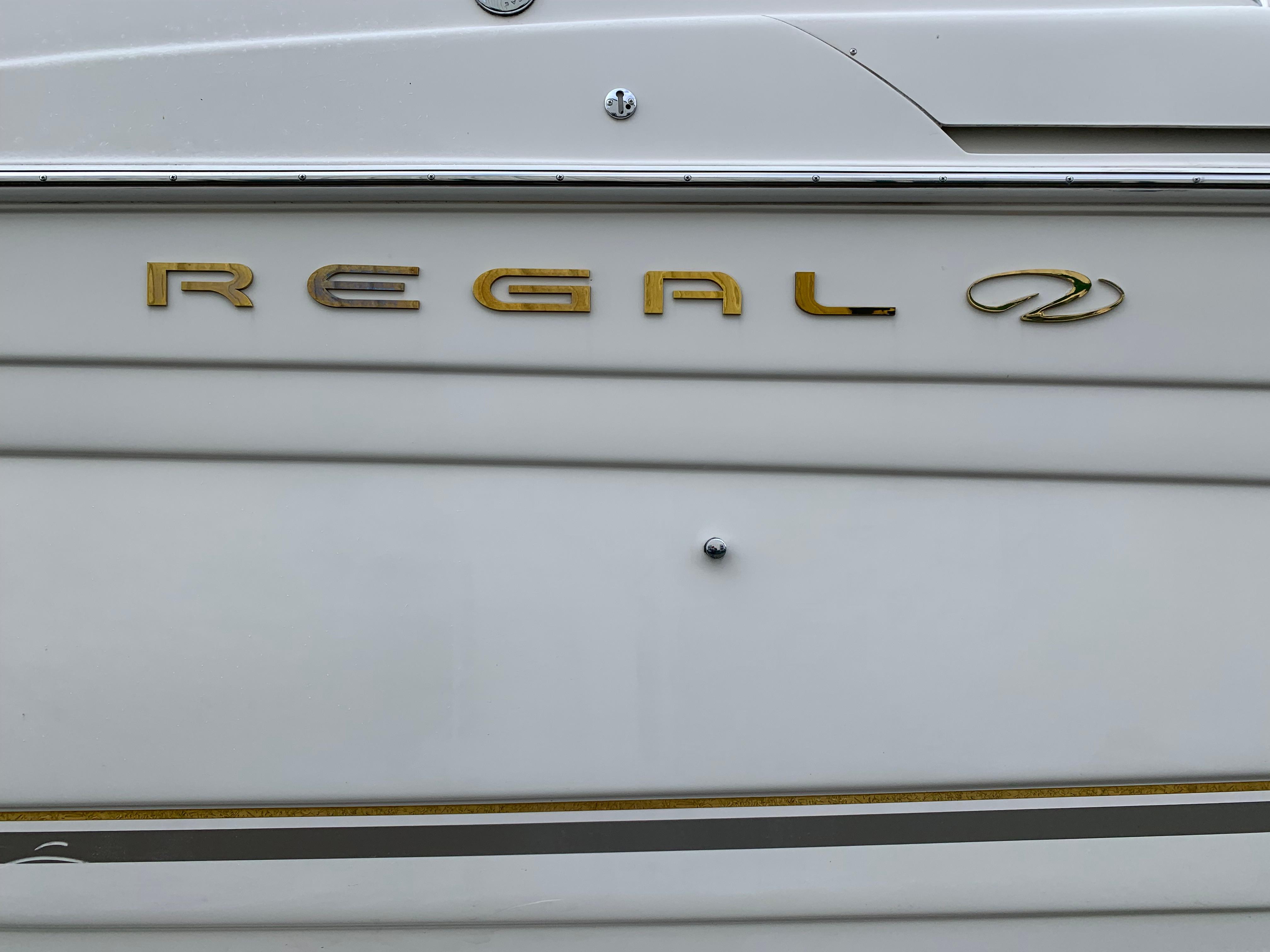 2002 Regal Commodore 2765