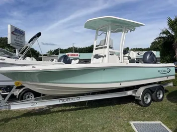 2023 Robalo 226 Cayman