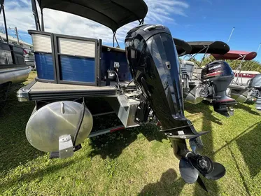 2022 Manitou 20 Oasis Angler Full Front Twin Tube