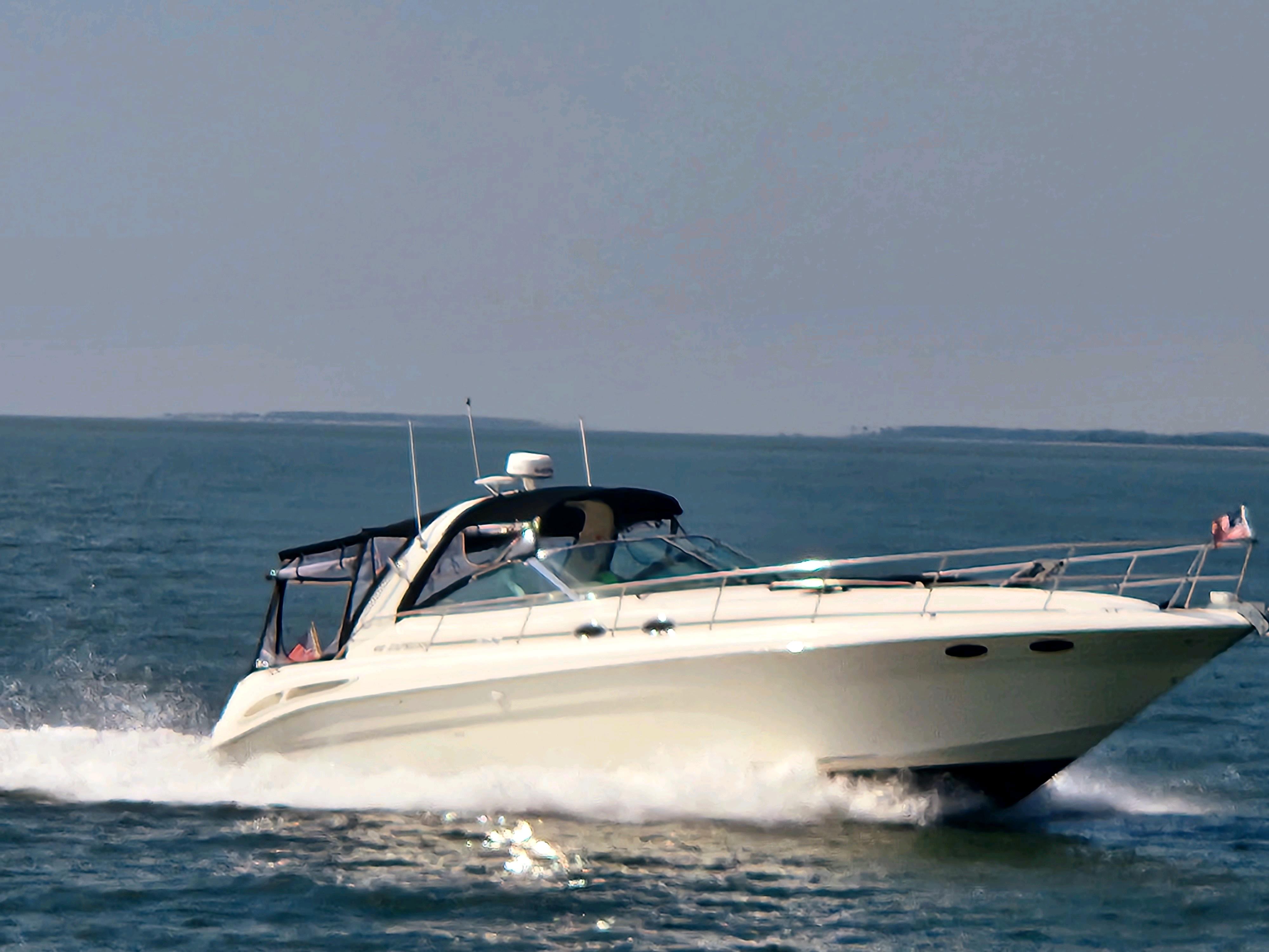 Sea Ray 410 Express Cruiser
