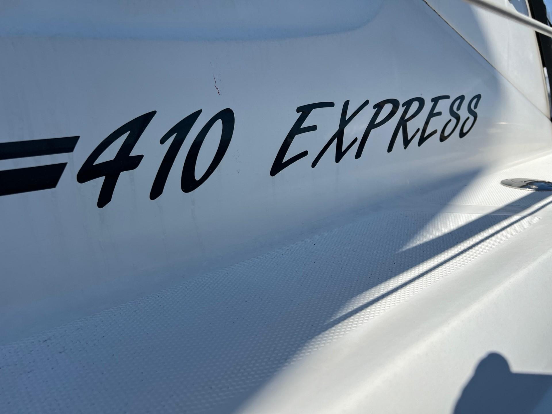 Sea Ray 410 Express Cruiser