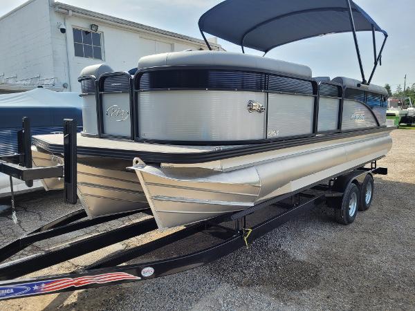 New 2022 Manitou Oasis RF SHP, 48451 Linden - Boat Trader