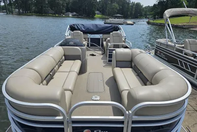 2021 Sun Tracker Party Barge 24 XP3