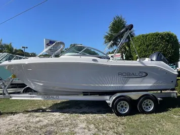 2024 Robalo R207