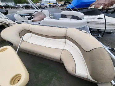 2003 Sun Tracker 22 Party Barge