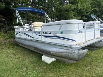 2004 Sylvan Mirage 820