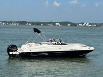 2016 Bayliner 210 Deck Boat