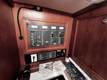 1985 Endeavour 42 Center Cockpit