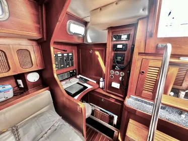 1985 Endeavour 42 Center Cockpit