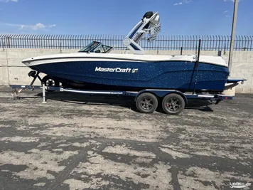 2023 MasterCraft XT24