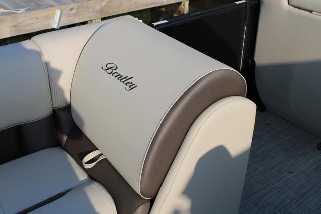2023 Bentley Pontoons Legacy 240 Cruise XL