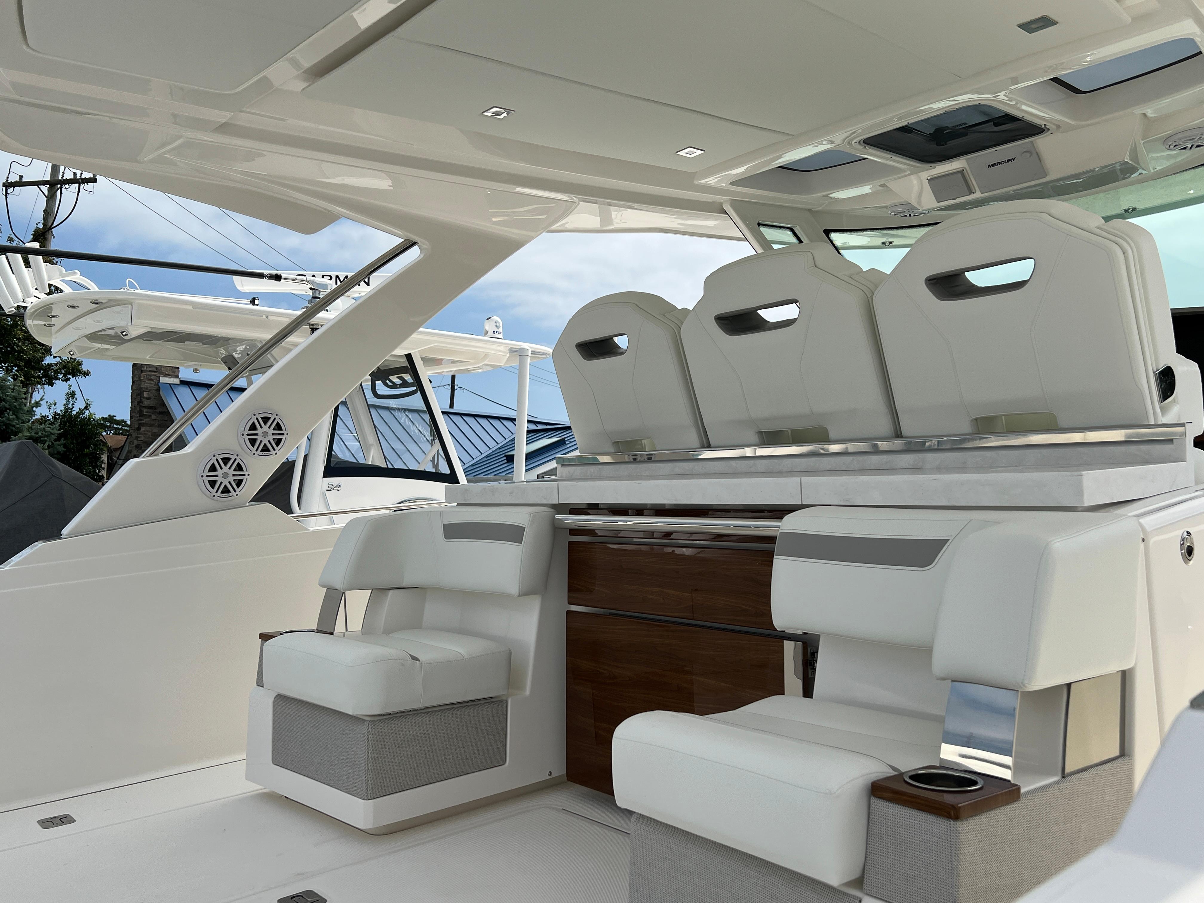 2024 Tiara Yachts 38 LS