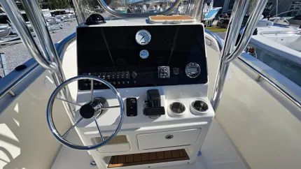 2024 Bulls Bay 230 Center Console