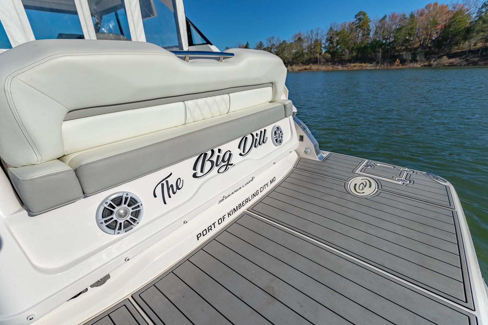 Used 2021 Regal 36 Grande Coupe, 65625 Cassville - Boat Trader