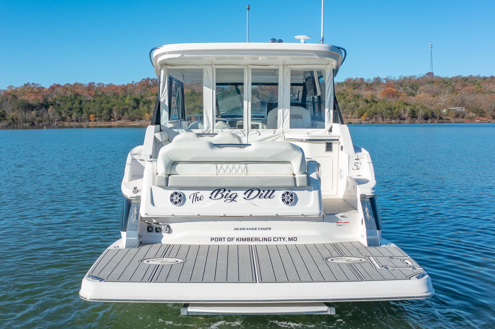 Used 2021 Regal 36 Grande Coupe, 65625 Cassville - Boat Trader