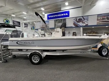 2024 Robalo 206 Cayman