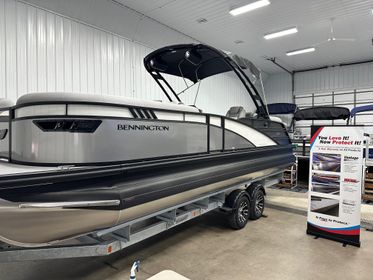 2024 Bennington 26 LXSFBA Quad Bench / Fast Back with Yamaha 450 Hp (In Stock)