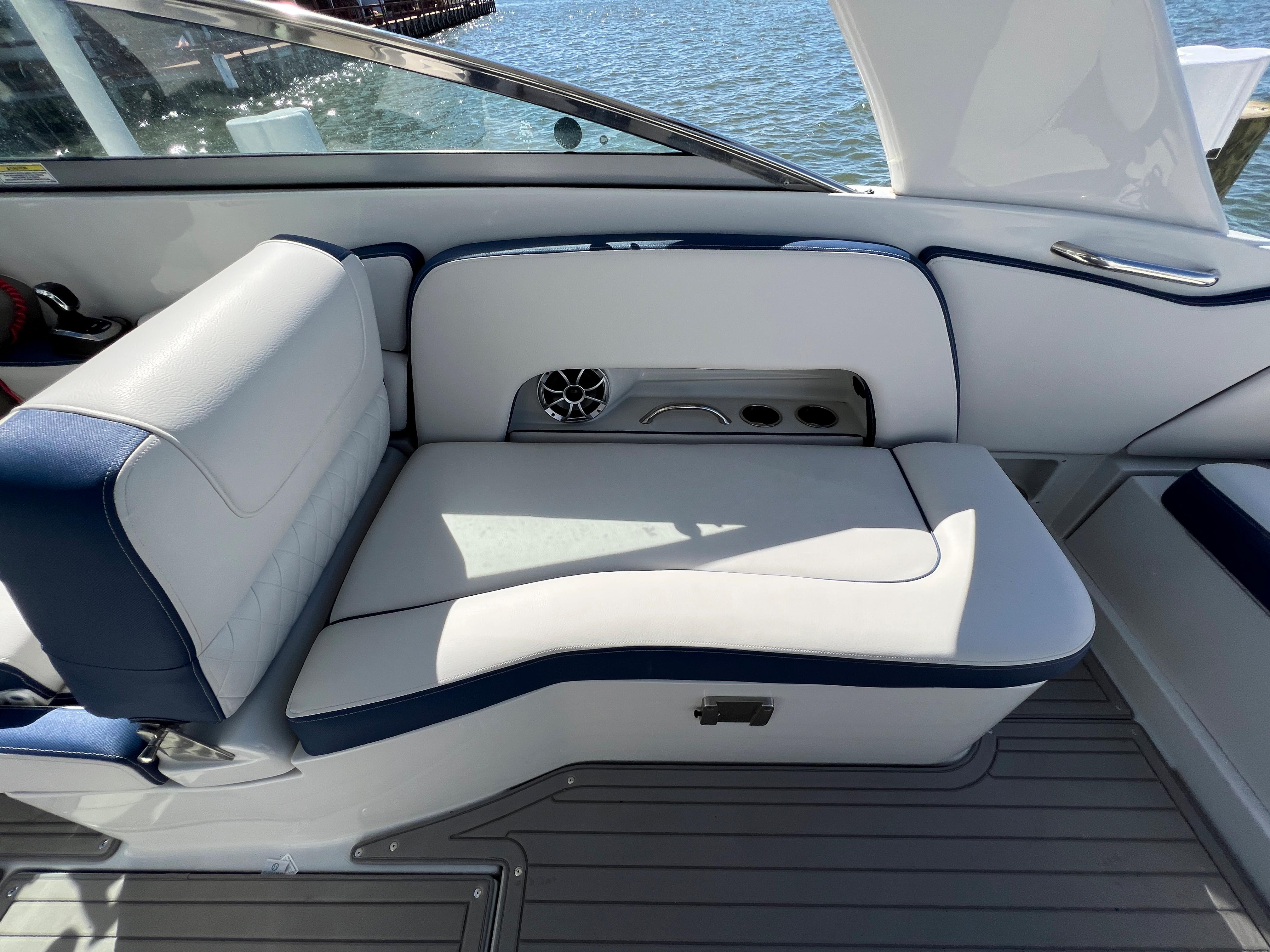 2022 Crownline E305 XS Port Cockpit Seating